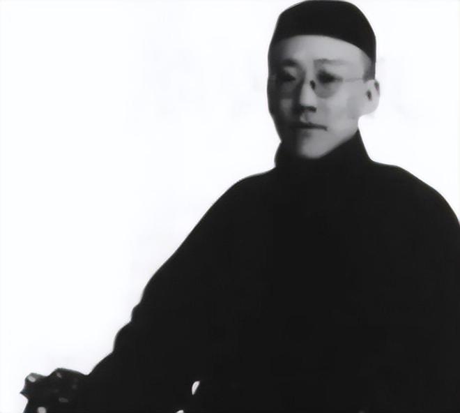 ：袁世凯87岁孙子太冻龄曹锟孙女罕见亮相pg电子中文模拟器军阀后人聚会照片曝光(图1)